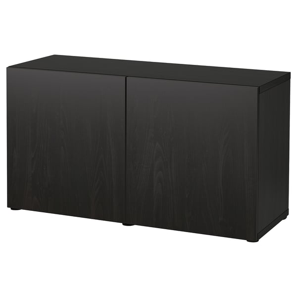 En sort BESTÅ skænk med to låger, der viser et slankt, rektangulært design i en minimalistisk stil.