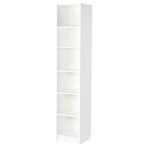 Ikea BILLY hvid reol, fem justerbare hylder, enkelt moderne design.