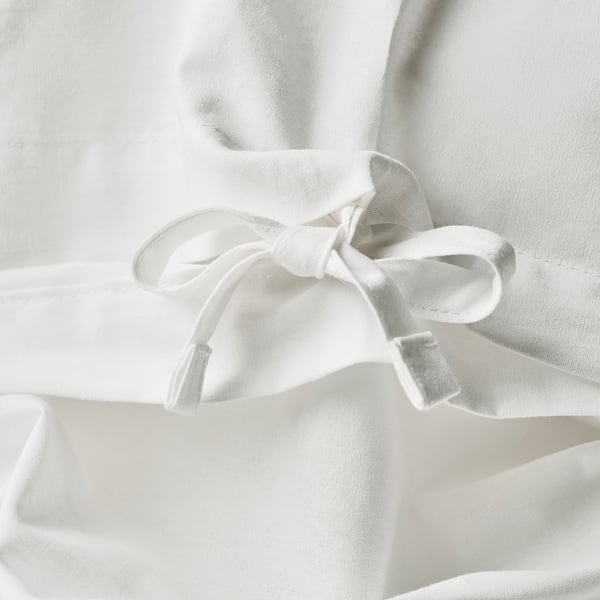 Hvidt dynebetræk med butterfly-lukning. Blondekant, bomuld.