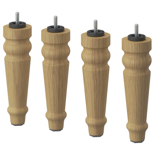 Fire BRAÅSEN møbelben i træ, naturlig finish, med skruer, der viser et klassisk drejet design.