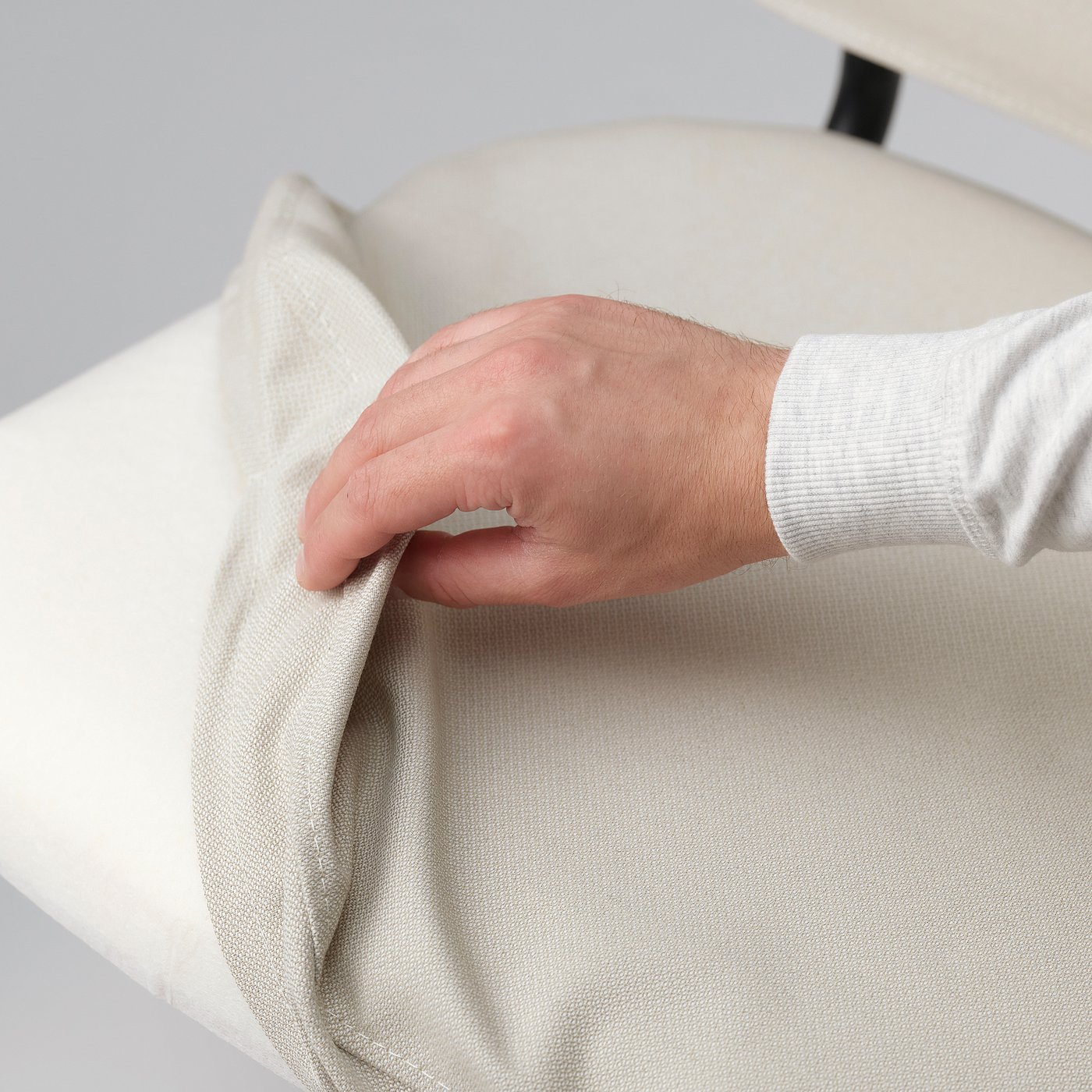 Møbelmontering DANDERYD / EBBALYCKE Bord og 4 stole, sort/Idekulla beige, 130 cm | Billig & Hurtig i København