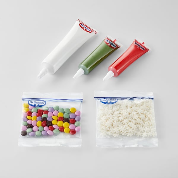 Tre glasurrør og to dr. Oetker-poser.
