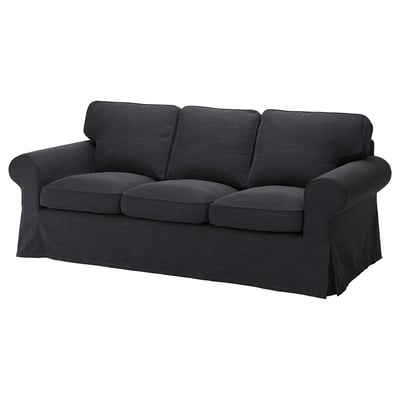Moderne grå EKTORP sofa, betrukket med bakket stof, rullede arme og et firkantet design.