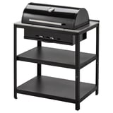 Sort GRILLSKÄR kulgrill med stativ; kuppelformet låg, metalhylder, indbygget termometer.