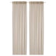 To lyse beige gennemsigtige gardiner hænger lige med et enkelt stanglommedesign, der er ideelt til en minimalistisk eller traditionel indretning.