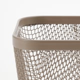 Rektangulær opbevaringskurv i net, beige. Robust, åbent design for ventilation og synlighed.