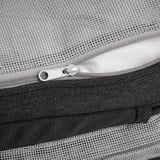 Pudebetræk med lynlås med mesh og polstret indvendig foring, der viser slidstærkt materiale og kvalitetshåndværk.