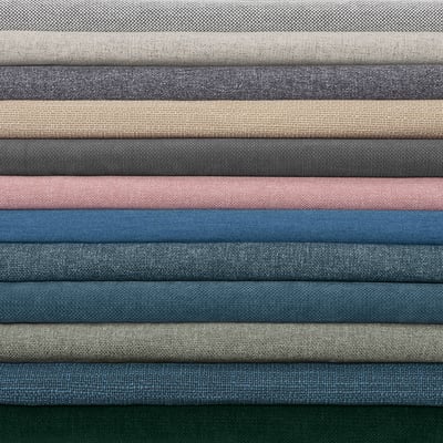 Flere stablede stofprøver i forskellige nuancer. KIVIK fodskammelbetræk i forskellige farver. Materialerne omfatter genanvendt polyester og nylon.