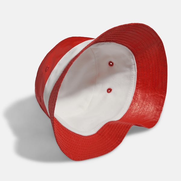 Rød og hvid baseballkasket, holdbar, justerbar, fremviser materialer af høj kvalitet.