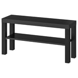 En bLACK LACK tv-bænk. Den har et minimalistisk design med to rektangulære hylder understøttet af fire firkantede ben.