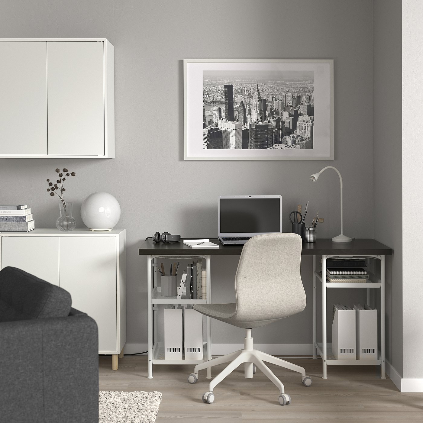 Møbelmontering LAGKAPTEN / SPÄND Skrivebord, sortbrun/hvid, 140x60 cm | Billig & Hurtig i København
