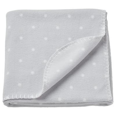 Foldet hvidt babytæppe med små prikker, blød og genanvendt polyester.