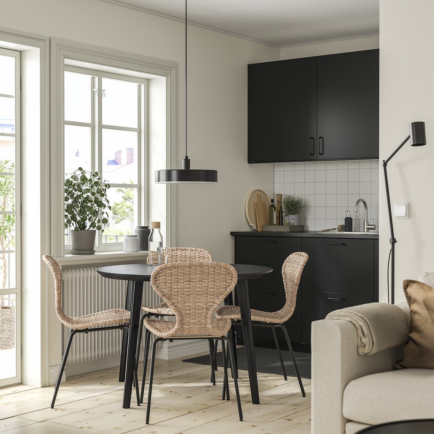 Møbelmontering LISABO / ÄLVSTA Bord og 4 stole, sort/rotting sort, 105 cm | Få et tilbud i dag