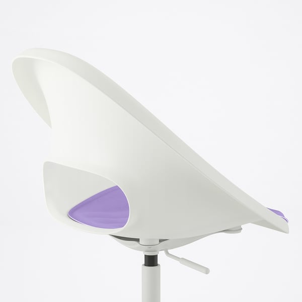 Moderne hvid kontorstol med justerbar højde, med et slankt design og komfortabel siddepude.