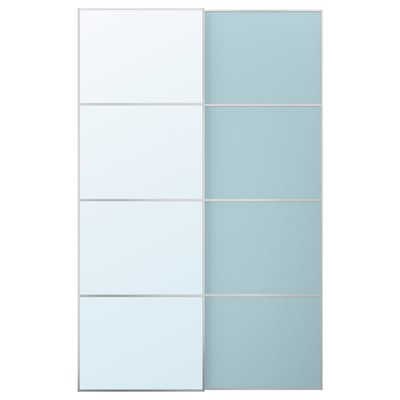 MEHAMN/AULI: skydedørspar, hvide og lyseblå paneler, glas og aluminium, moderne design.