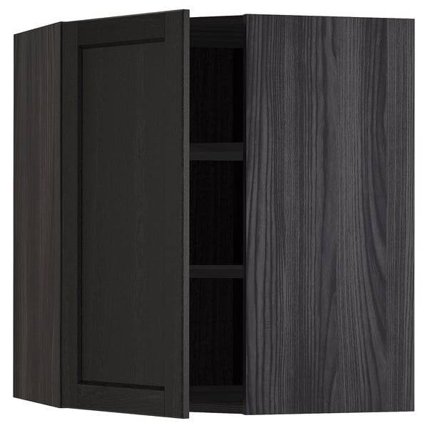 Ikea METOD hjørneskab til køkken. Sortbejdset aske, rektangulær form. To døre, den ene åben.