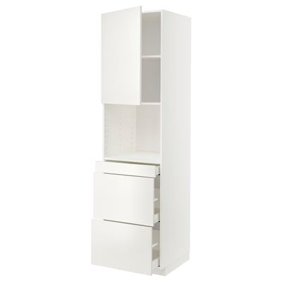 Et hvidt METOD køkkenmøbel med glat, moderne design inklusive skabe og skuffer.
