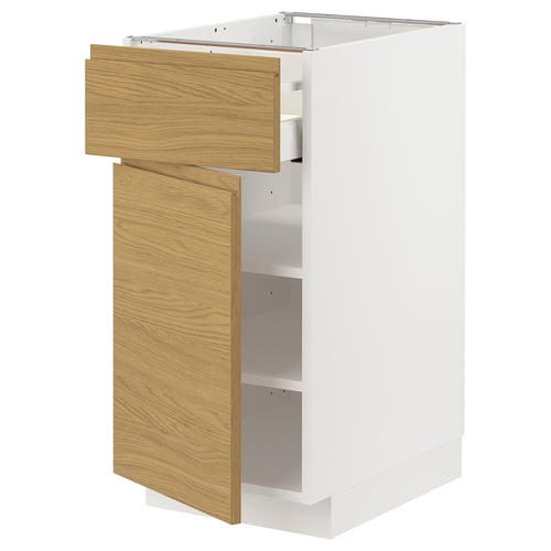 Hvid ikea METOD køkkenenhed med egetræsskuffe og låge.