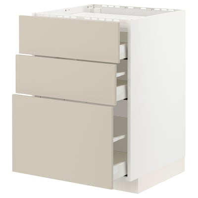 Et hvidt ikea METOD køkkenunderskab med beige skuffer. Det er tre selvlukkende skuffer med et slankt, moderne design.