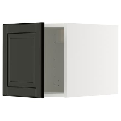 Moderne sort køkkenskab med slankt design.