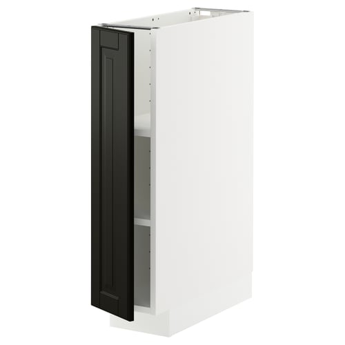 Et hvidt METOD køkkenskab med en sort bodbyn låge med skrå kanter. Den inkluderer en hylde indeni, designet med et slankt og moderne look.