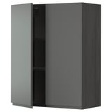 Gråt væghængt køkkenskab med en åben dør, der afslører hylder. Moderne, minimalistisk design med mørkegrå finish.