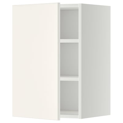 Hvid ikea METOD vægskab, moderne design med justerbar hylde.