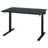 Et sort MITTZON højdejusterbart skrivebord med metalben og en mørk træplade. Det inkluderer kabelstyring og kroge, designet til ergonomisk brug.