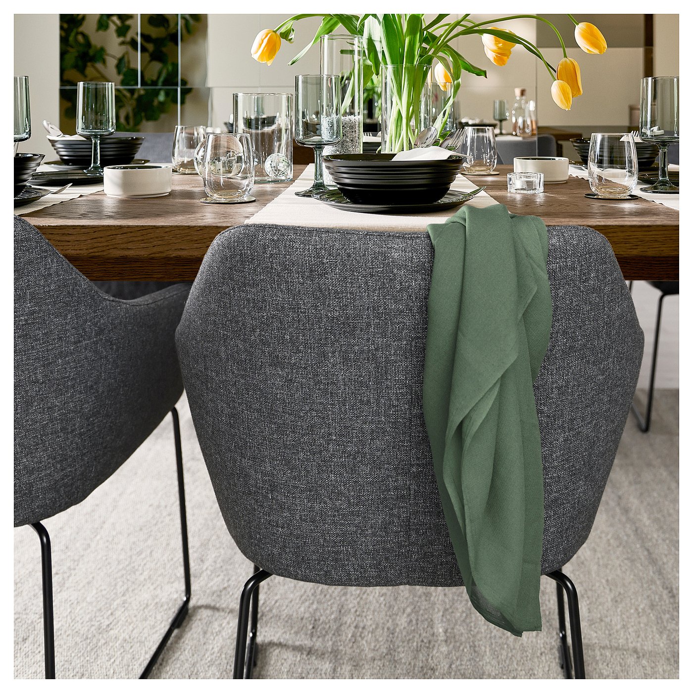 Møbelmontering MÖRBYLÅNGA / TOSSBERG Bord og 6 stole, egetræsfiner brun bejdse/Gunnared mørkegrå sort, 220x100 cm | Billig & Hurtig i København
