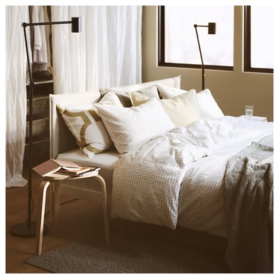 Sort NYMÅNE gulvlampe med justerbar arm, moderne, minimalistisk design, står på cirkulær base.