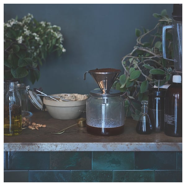 Kaffeopsætning: pour-over, bønner, planter