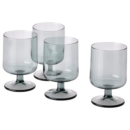 Fire røgfyldte grå glasbægre med stilke, arrangeret i en linje. Elegant og moderne design.