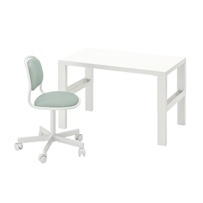 Moderne hvidt skrivebord med metalben og lysegrøn stol.