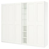 Et hvidt PAX garderobeskab med lukkede og åbne sektioner, med et slankt, minimalistisk design.