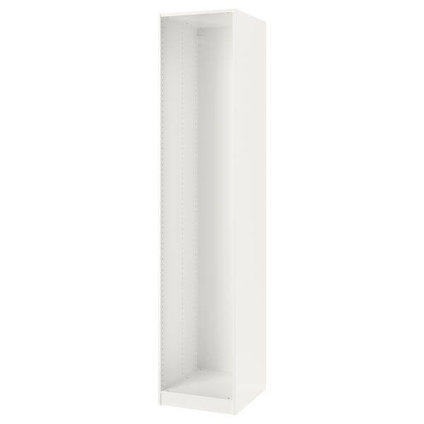 Et ikea PAX garderobeskab i hvid. Det er et minimalistisk design med justerbare fødder og et hult interiør til organisering af tøj.