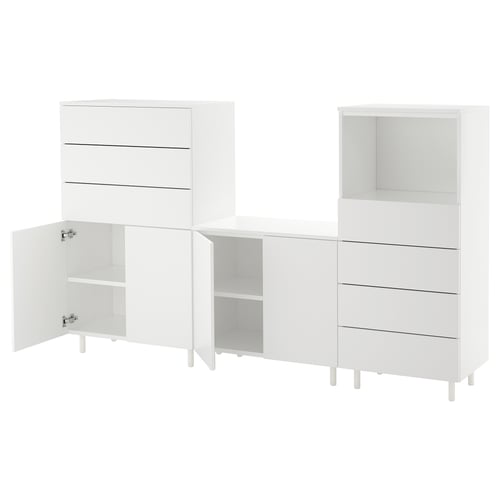 Hvide PLATSA opbevaringsenheder, moderne minimalistisk design, justerbare fødder, hylder, skuffer.