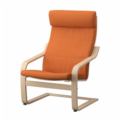 Orange ikea poang stol med træarme og buet design.