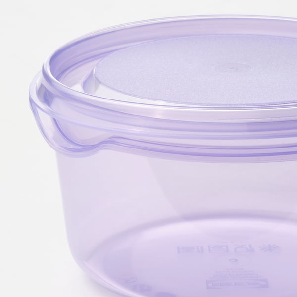 Rund, halvgennemsigtig, violet plastbeholder med et sikkert låg.