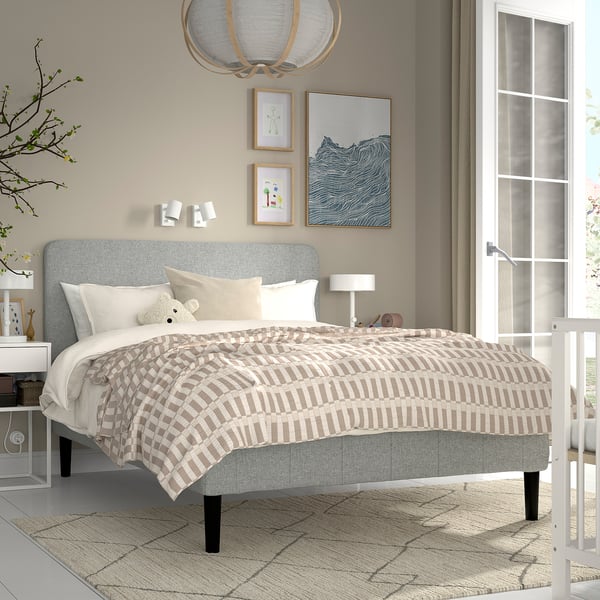RENFJÄLLET Boxmadras med pocketfjedre, inkl. ben og sengegavl fast/Tibbleby beige/grå, 140x200 cm