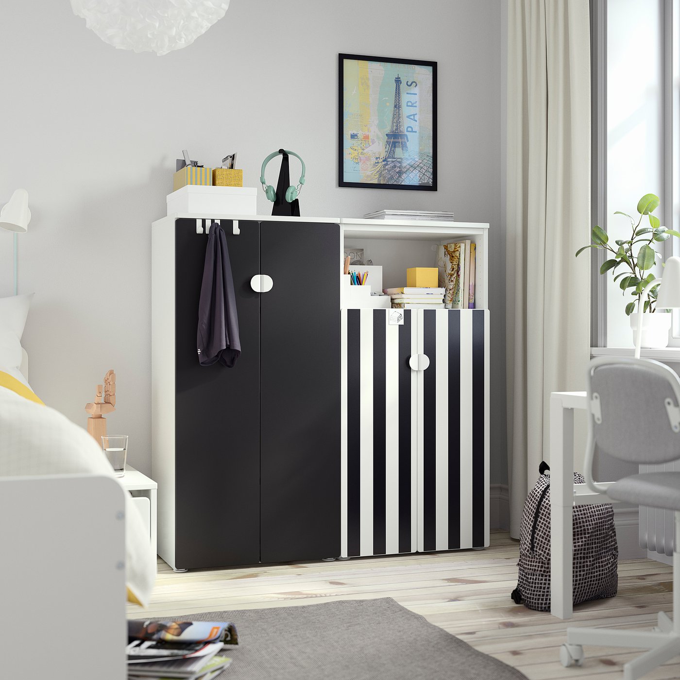 Møbelmontering SMÅSTAD / PLATSA Opbevaringskombination, hvid stribet/sort/hvid antracit, 120x42x123 cm