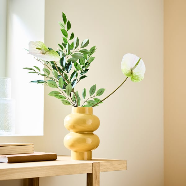 SMYCKA Kunstig blomst, indendørs/udendørs flamingoblomst/hvid, 66 cm