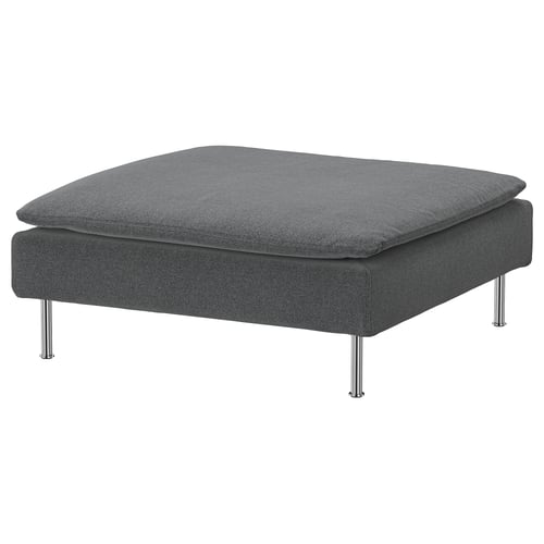 Grå polstret firkantet ottoman med kromben, moderne minimalistisk design.