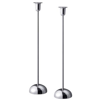 To slanke sølvlysestager med cirkulære baser, minimalistisk design, ideel til bord eller vindue.