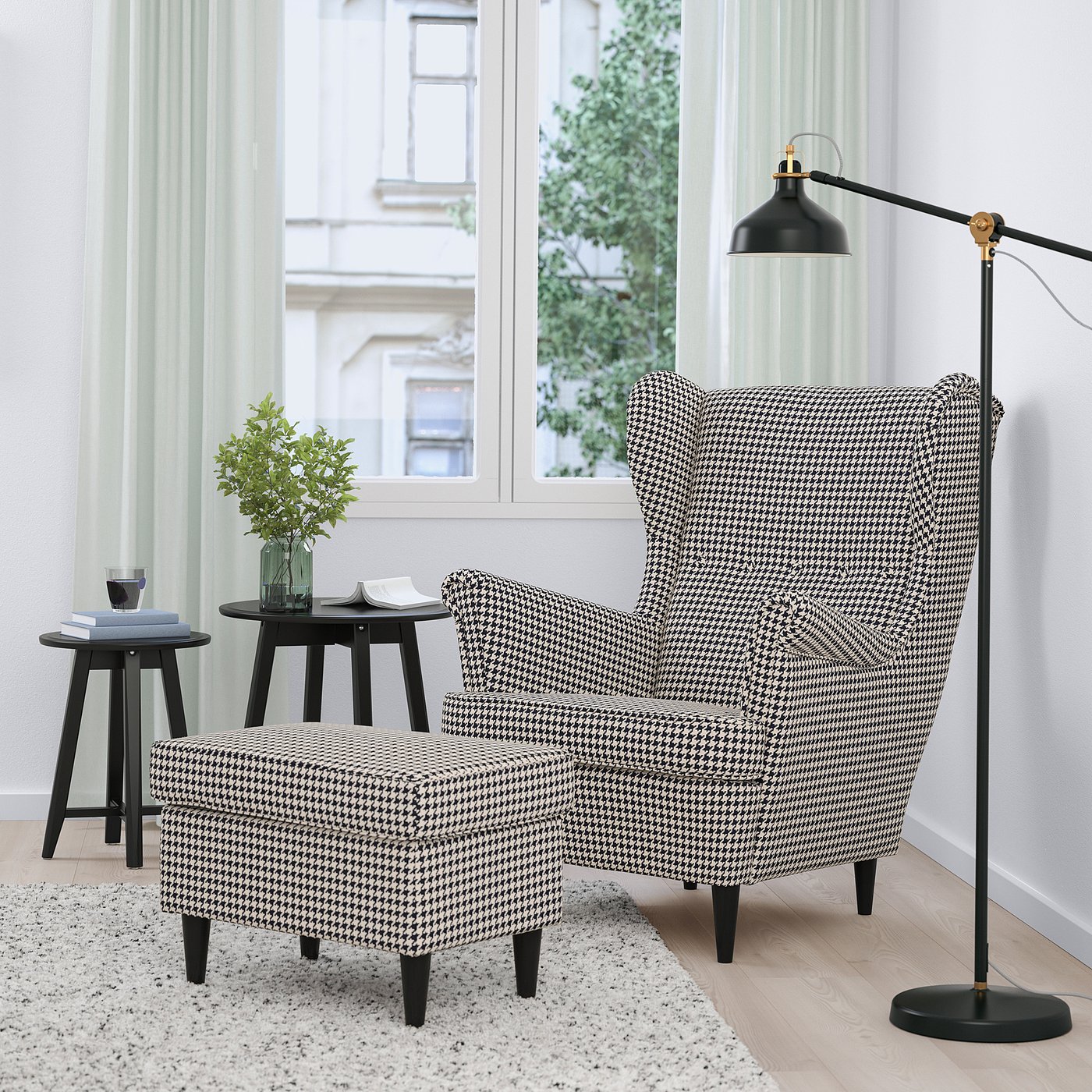 Møbelmontering STRANDMON Lænestol og puf, Vibberbo sort/beige