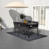 Udendørs terrassesæt med sorte kurvestole og rektangulært bord, plus en beige parasol, arrangeret på grå terrasse til spisning.
