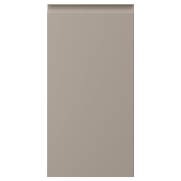 UPPLÖV beige køkkenskab med integreret greb et slankt, rektangulært design lavet af genbrugsmaterialer.
