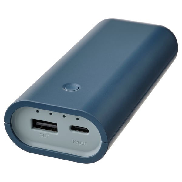 En blå VARMFRONT bærbar powerbank med usb-a og usb-c porte.