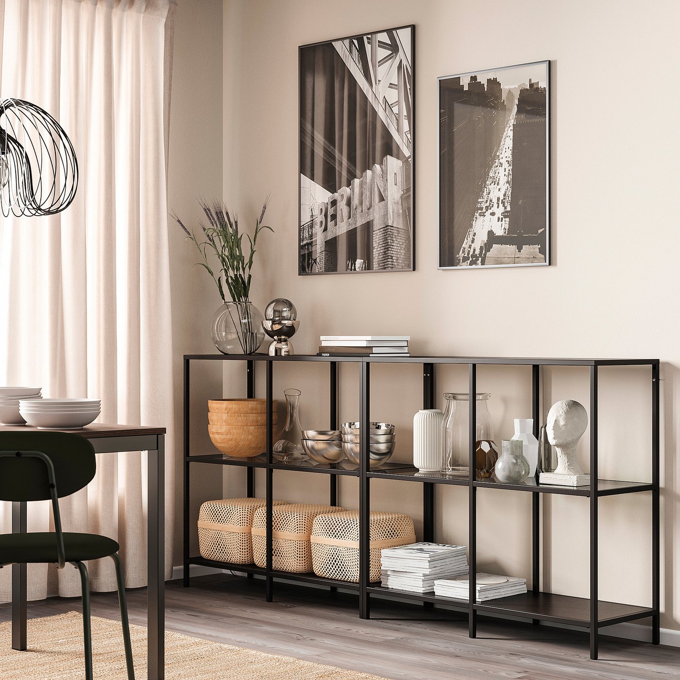 Møbelmontering VITTSJÖ Opbevaringskombination, sortbrun/glas, 200x36x93 cm