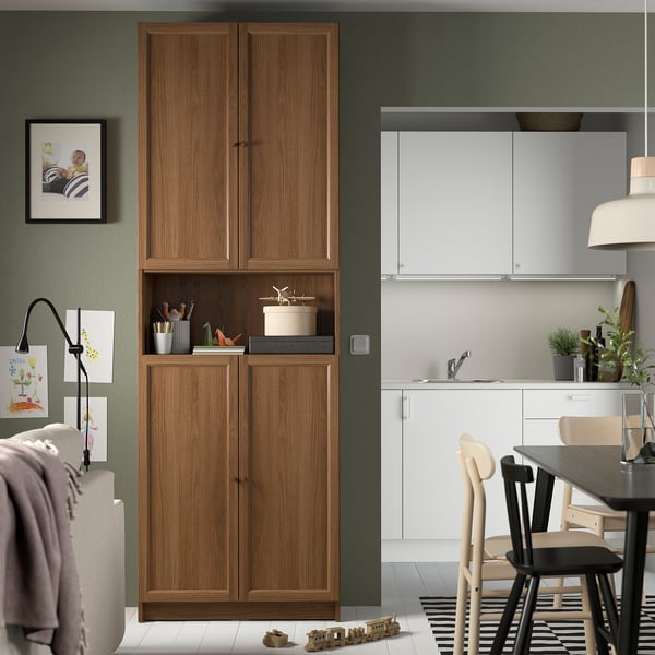 Cosy kitchen with BILLY bookcase, dining area, toys, and green wall.