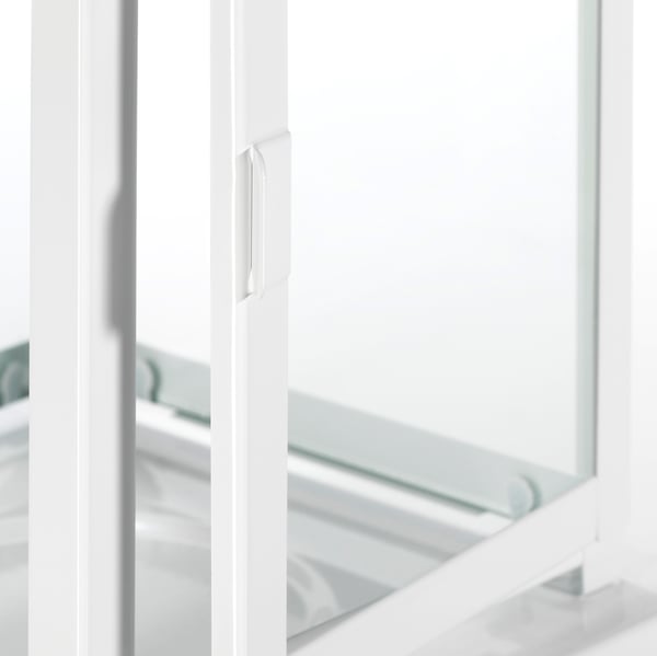 White lantern with sleek handle, crafted with powder-coated steel and clear glass. Suitable for both indoor and outdoor use.